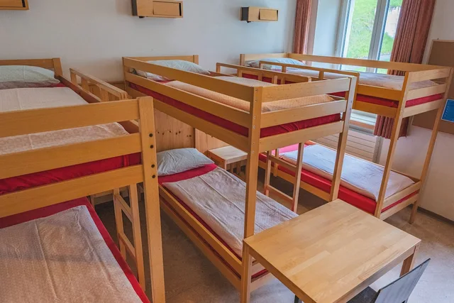 سكن مشترك مختلط بستة أسرّة بحمام خاص، Davos Youthpalace 3/5