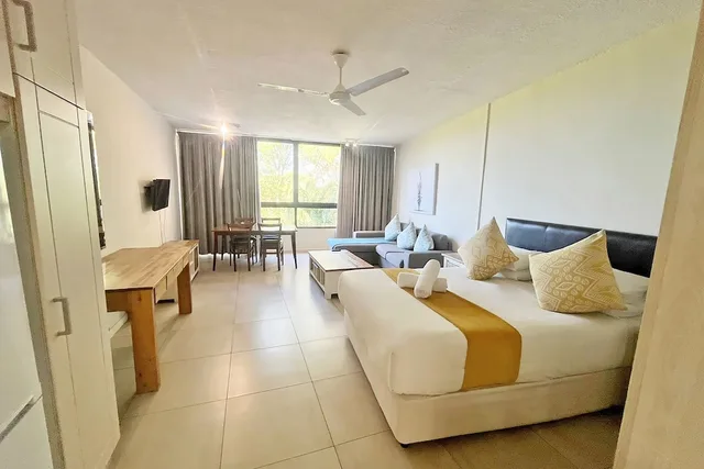 استوديو عائلي بسرير مزدوج بإطلالة على الحديقة، Breakers Resort 1/5