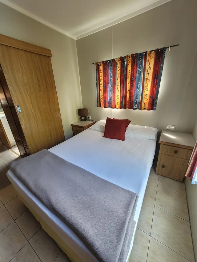 Lodge, 1 Double and 4 Single Beds, Lanis Holiday Island Caravan Park 1/2
