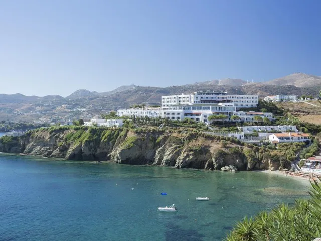 غرفة ثلاثية بإطلالة على البحر، Peninsula Resort & Spa 1/1