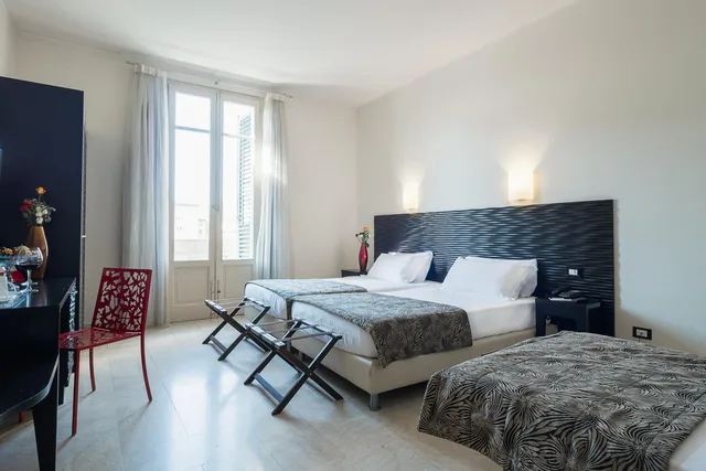 غرفة ثلاثية، Hotel Garibaldi 2/4