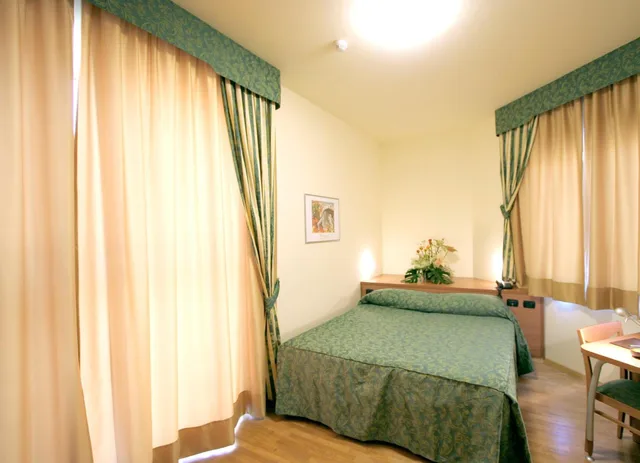غرفة مفردة بسرير مزدوج، Dama Hotel 4/8