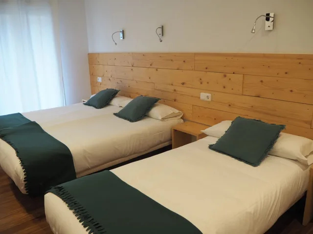 1 Bedroom, Family, Queen Bed, Beach Side, Sofa، Pensión Urkia 3/8
