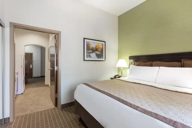 جناح بسرير كينج بغرفة نوم واحدة، Hawthorn Suites By Wyndham Kingsland 1/1