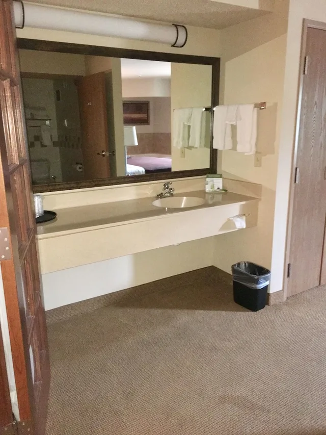 غرفة بسرير كينج لذوي الإعاقة، Americinn By Wyndham Monmouth 6/6