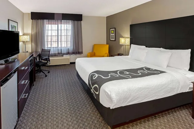 غرفة بسرير كينج، La Quinta Inn Suites By Wyndham Milwaukee Delafield 1/4