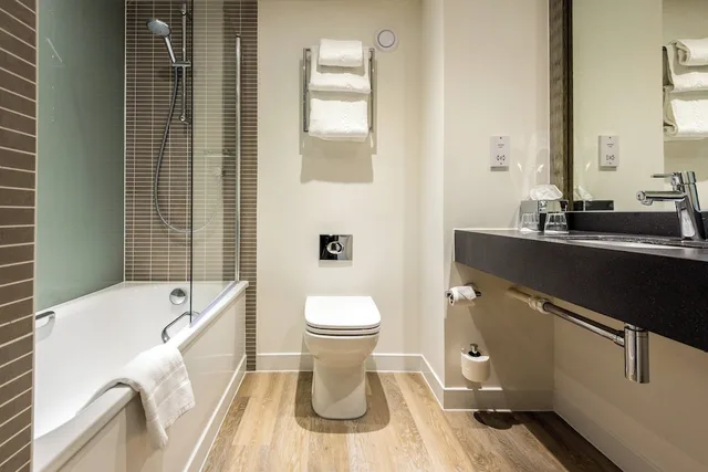 جناح بسرير كينج بشرفة، Holiday Inn Norwich North Hotel 5/5