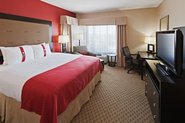 غرفة قياسية بسرير كينج لذوي الإعاقة، Holiday Inn Oklahoma City Airport 3/10