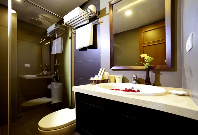 غرفة ديلوكس ثلاثية بسرير مزدوج وسرير فردي، CENTRE POINT HANOI HOTEL 4/4