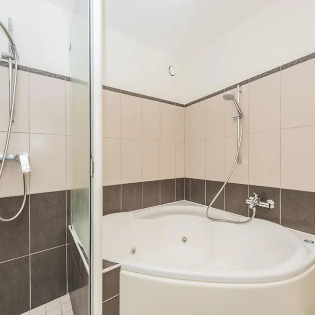 غرفة ديلوكس بسرير مزدوج بشرفة، Citotel Hostellerie Saint Vincent Beauvais 9/10