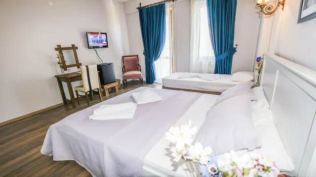غرفة عائلية بسرير مزدوج وسرير فردي بإطلالة على البحر، Karaburun Konak Hotel 7/10