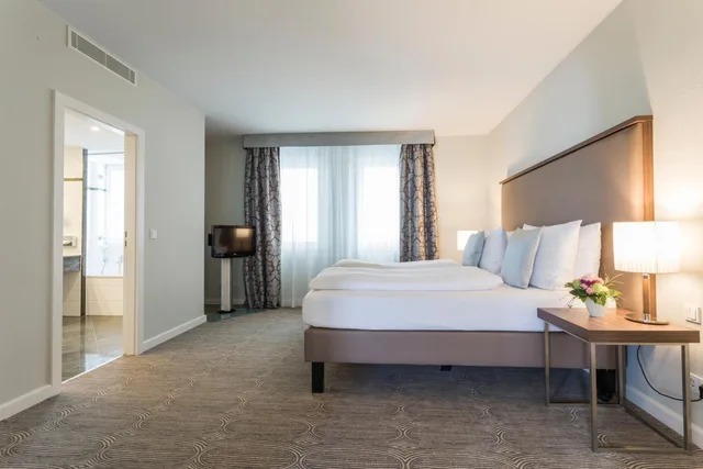 جناح، Radisson Sas Schwarzer Bock 6/10