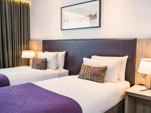غرفة ديلوكس بسريرين منفصلين، Park Regis Birmingham 2/2