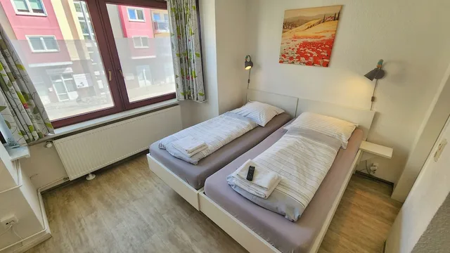 Apartment, Twin Beds, Marion Weber House 6/10