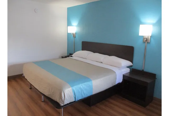 غرفة بسرير كوين، Motel6 Chattanooga, TN - Airport 2/5