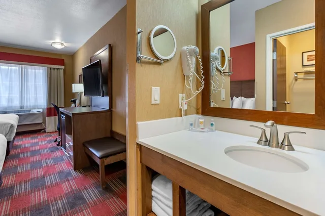 جناح بسريرين كوين بشرفة مع أريكة، Comfort Inn Flagstaff Lucky Lane I-40 4/7
