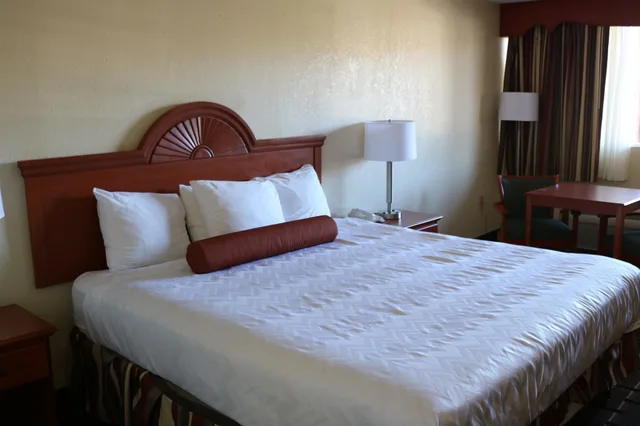 غرفة قياسية بسرير كينج بشرفة، Best Western Milton Inn 1/9