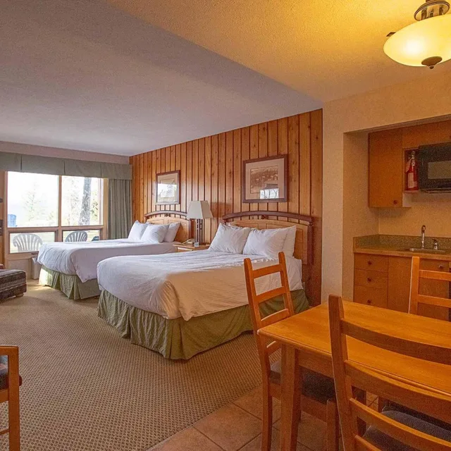 غرفة سوبيريور بسرير كوين، Fairmont Hot Springs Resort 4/6