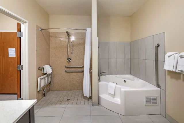 غرفة بسريرين كوين لذوي الإعاقة، Comfort Inn & Suites Lubbock West 5/5