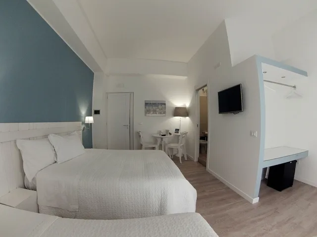Deluxe, Triple, 1 King and 1 Single Beds, B&B Medinblu 1/4
