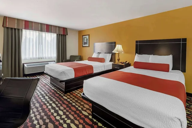 غرفة قياسية بسريرين كوين يُسمح فيها بالحيوانات الأليفة، Best Western Greentree Inn & Suites 2/6