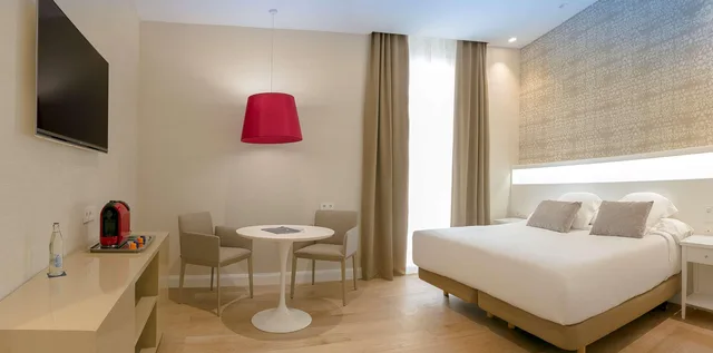 غرفة بريميوم بسرير كينج، Melia Plaza Valencia Hotel 6/10