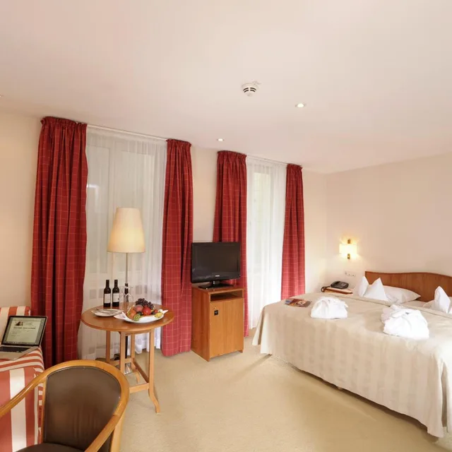 غرفة عائلية مع أريكة، Baseler Hof Hotel 2/10
