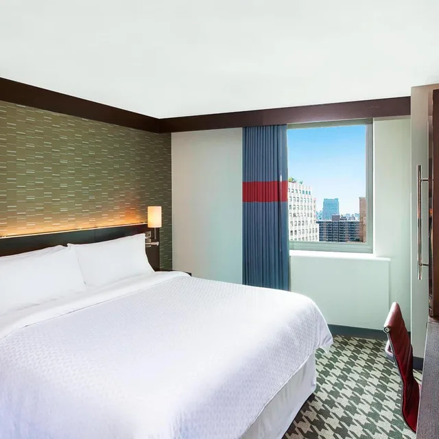 غرفة كبيرة بسرير كينج في طابق مرتفع، Four Points By Sheraton New York Downtown 4/6