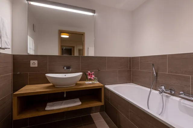 شقة بريميوم بسريرين كينج وسرير فردي بـ3 غرف نوم مع أريكة، Pradas Resort Brigels 3/4