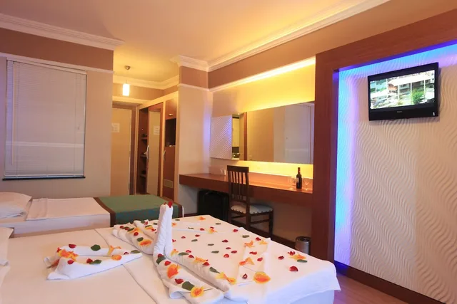 غرفة ثلاثية بسرير مزدوج وسرير فردي، Tac Premier Hotel Spa 1/8