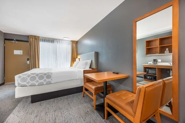 Room, Queen Bed, Accessible, Suburban Studios Branson On The Strip 3/9
