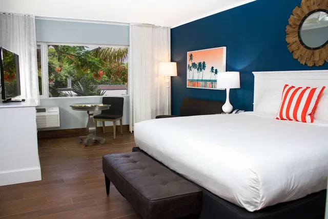 Chic, 2 Queen Beds, Balcony، Banana Bay Resort and Marina 4/9