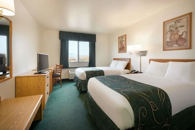 غرفة بسريرين مزدوجين، Travelodge By Wyndham Milford 1/3
