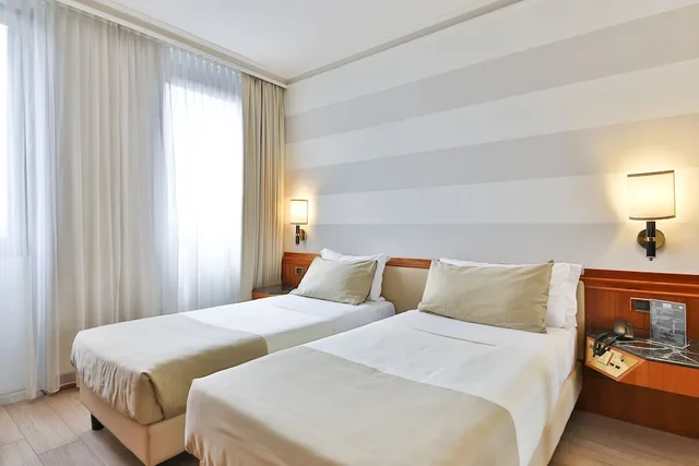 غرفة كلاسيكية بسريرين منفصلين، Hotel Leon d Oro 1/6