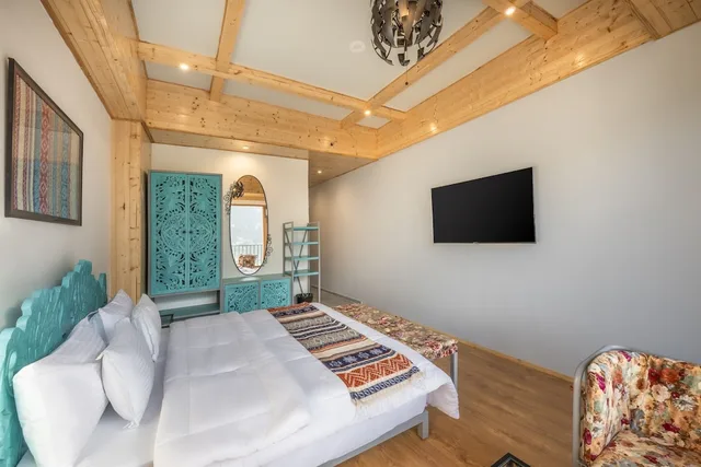 استوديو كومفورت بسرير كينج بإطلالة على الجبل بشرفة، Echor Himalayan Heights Luxe Manali 8/10