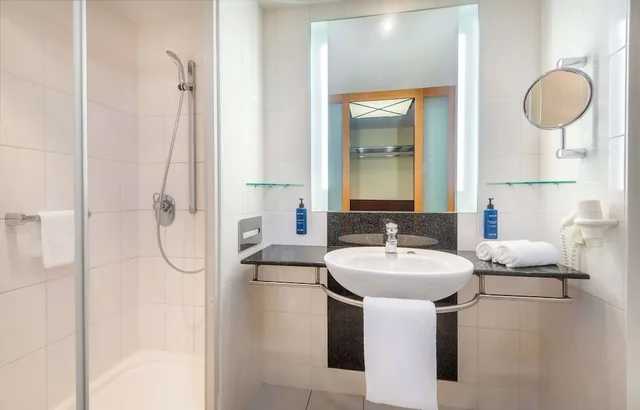 غرفة قياسية بسريرين منفصلين بإطلالة على المتنزه، Radisson Blu Furst Leopold Dessau 6/7