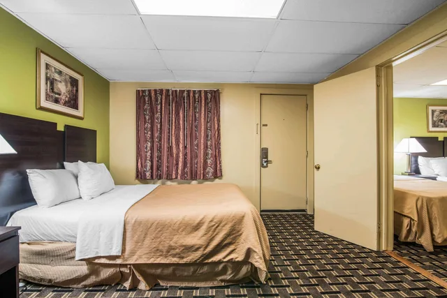 غرفة بسريرين مزدوجين، Rodeway Inn Rutland - Killington 2/2