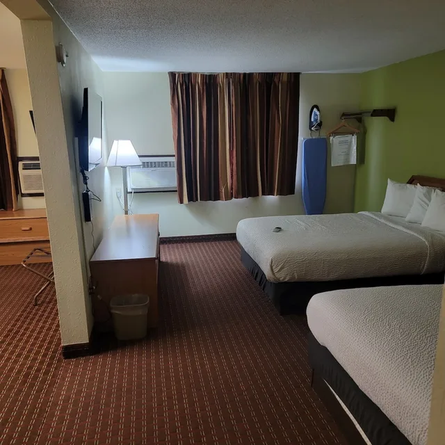 جناح بسريرين كينج بغرفتي نوم بمطبخ صغير، Days Inn by Wyndham Fort Dodge 1/2
