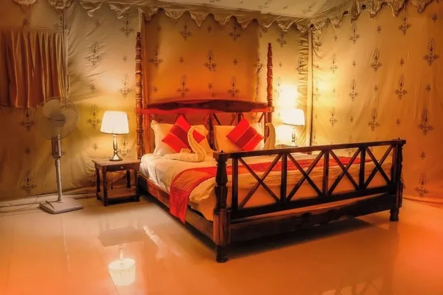 خيمة فاخرة بسرير كوين وسرير فردي، Dynasty Desert Camp 7/10