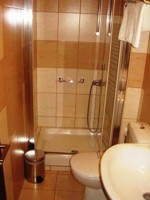 غرفة مفردة، Electra Hotel 2/2
