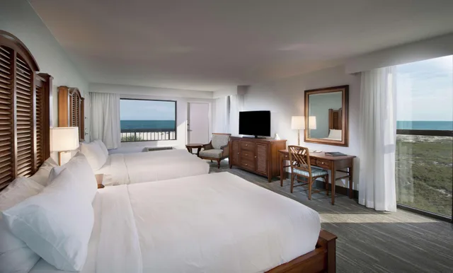Room, 2 Queen Beds, Gulf Front, Balcony, Corner، Island House Hotel Orange Beach a Double Tree by Hilton 1/1