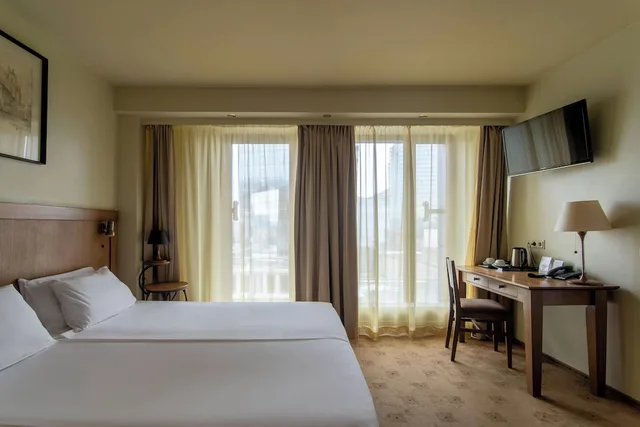 Standard, King Bed, Best Western Vilnius 2/10