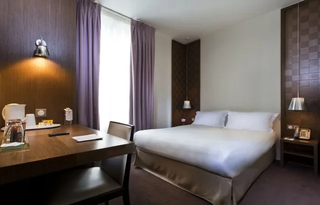 Room, Queen Bed, Hotel Le Colisee 4/6