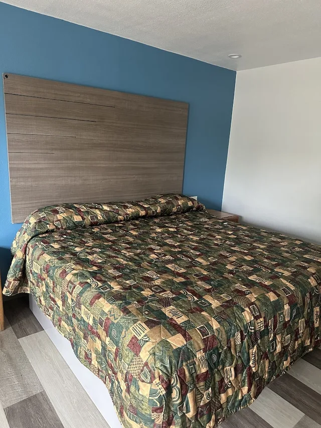 غرفة أساسية بسرير كينج للمدخنين، Palm Inn Riverside 2/8