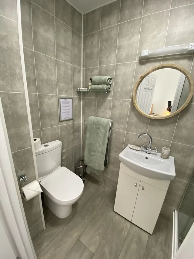 Deluxe, King Bed, Coach Guest House 5/7