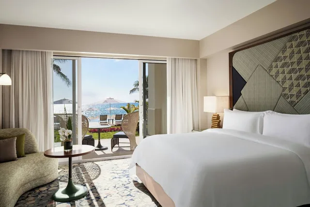 Guest Room, King Bed, Partial Ocean View, Balcony, The St. Regis Bermuda Resort 1/3