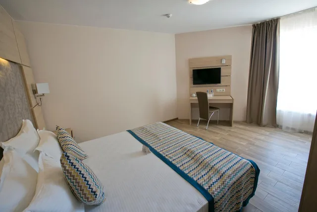 Room, Double Bed, Side Sea View, Balcony, Building 2، Royal Bay Resort 9/10