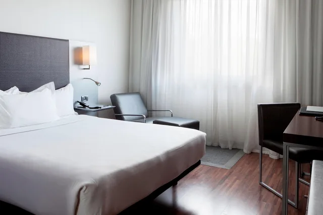 Standard, Queen Bed, AC Hotel by Marriott Madrid Airport 1/3