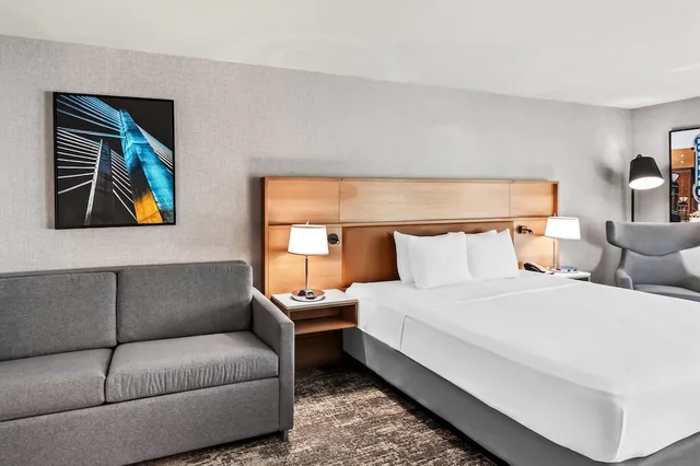 1 Bedroom, Suite, King Bed, Radisson Hotel Portland Airport 3/10