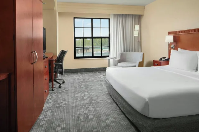 Room, King Bed, Sofa, Accessible, COURTYARD ABERDEEN AT RIPKEN STADIUM 2/3